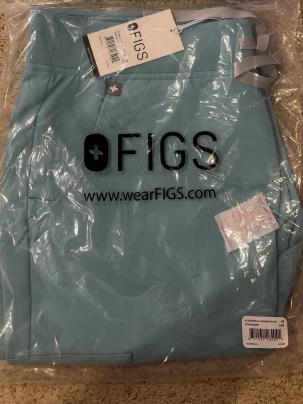 FIGS NWT Women's Scrub Set in limited color Seaglass